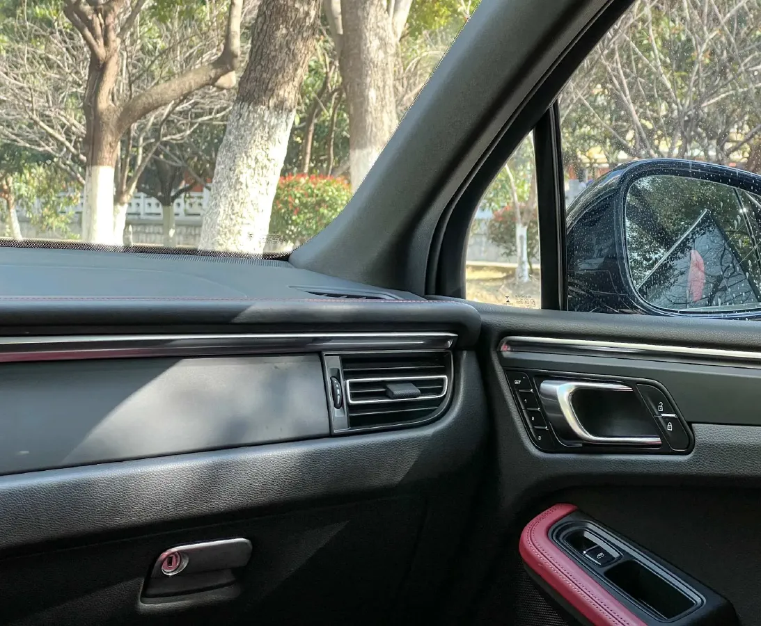 2022 Porsche Macan 2.0T 265HP L4 7DCT,autocango,china used car exporter,china ev exporter,chinese used car exporter,chinese used ev exporter