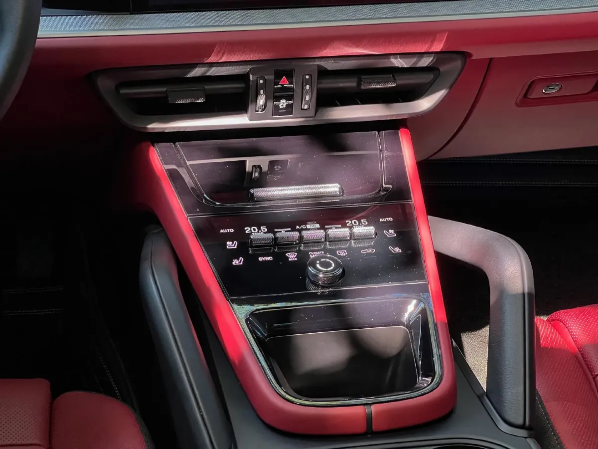 2025 Porsche Cayenne 3.0T 354HP V6 8AT,autocango,china used car exporter,china ev exporter,chinese used car exporter,chinese used ev exporter