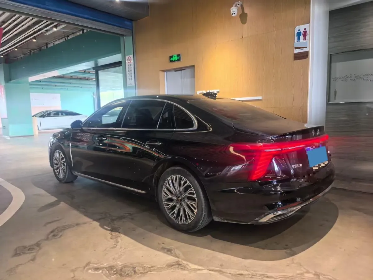 2023 HongQi H5 2.0T 224HP L4 8AT,autocango,china used car exporter,china ev exporter,chinese used car exporter,chinese used ev exporter