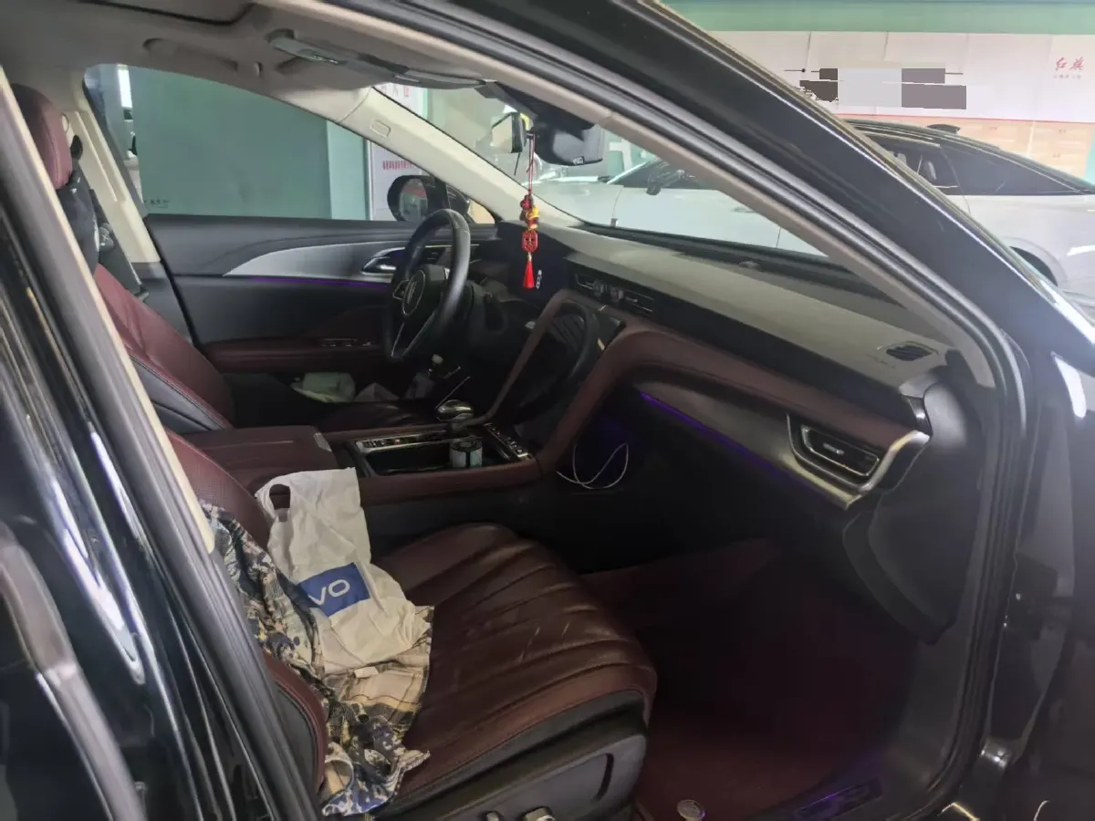 2023 HongQi H5 2.0T 224HP L4 8AT,autocango,china used car exporter,china ev exporter,chinese used car exporter,chinese used ev exporter