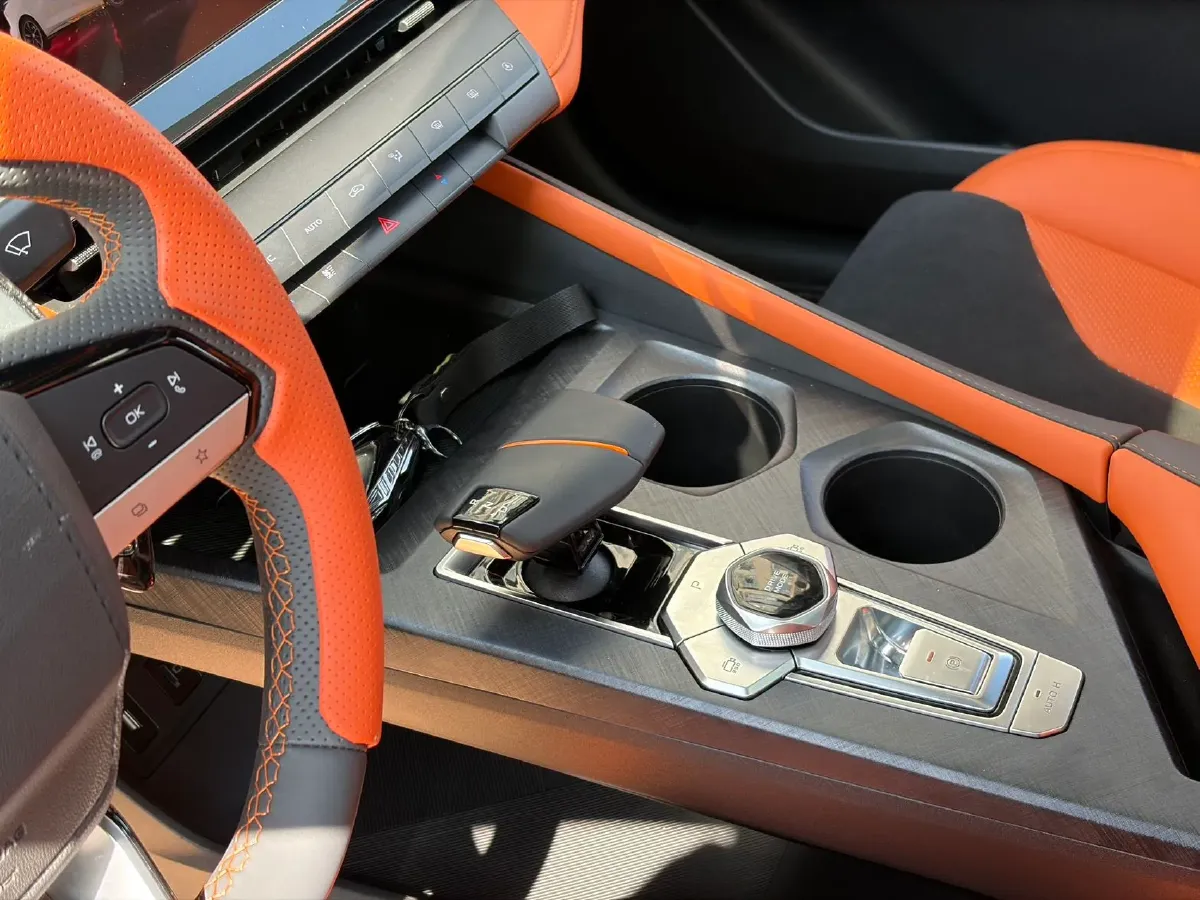 2023 ChangAn UNI-V 1.5T 188HP L4 7DCT,autocango,china used car exporter,china ev exporter,chinese used car exporter,chinese used ev exporter