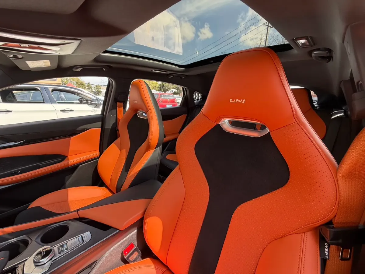 2023 ChangAn UNI-V 1.5T 188HP L4 7DCT,autocango,china used car exporter,china ev exporter,chinese used car exporter,chinese used ev exporter