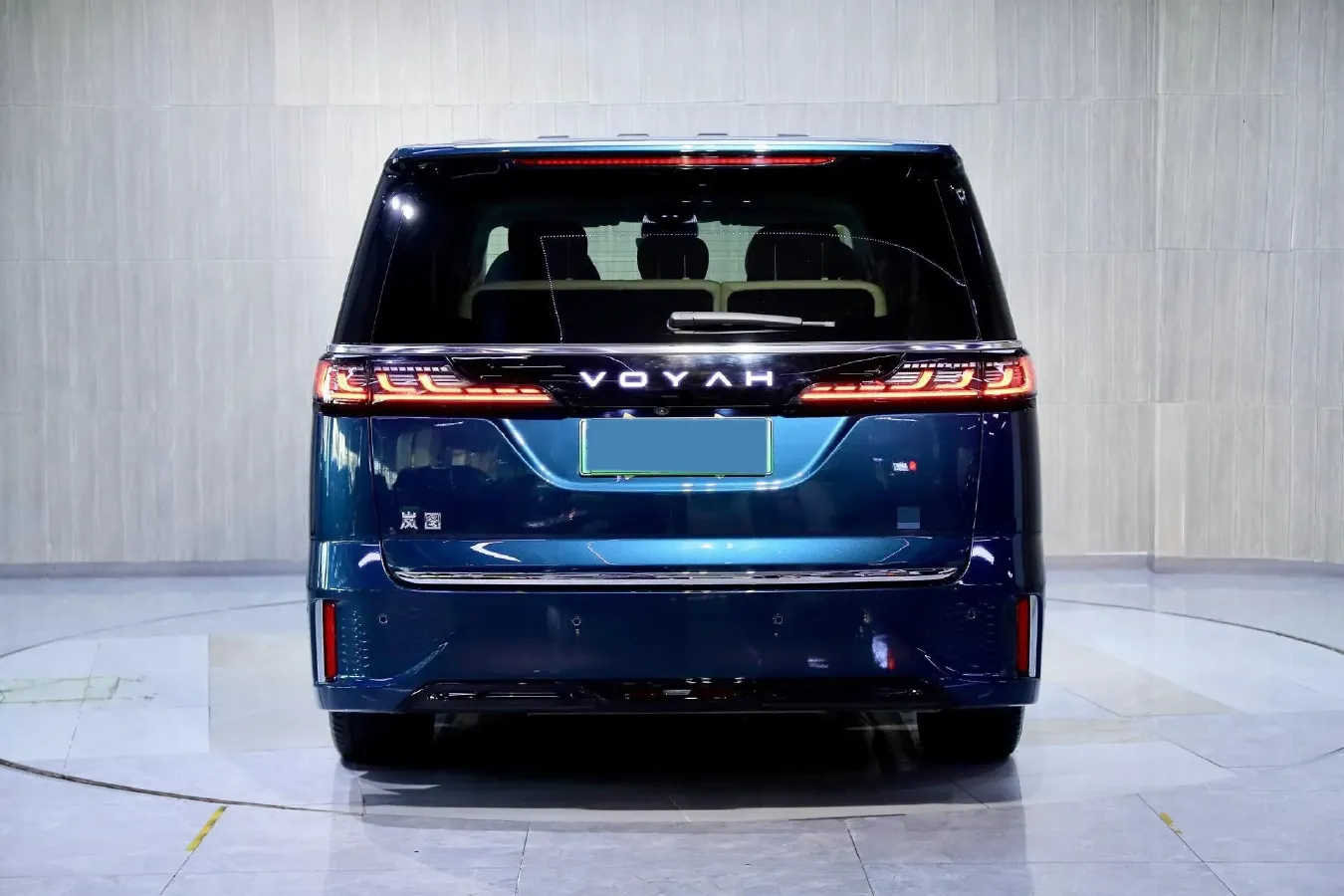 2025 Voyah Dream 1.5T 150HP L4 PHEV 41.7KWH,autocango,china used car exporter,china ev exporter,chinese used car exporter,chinese used ev exporter