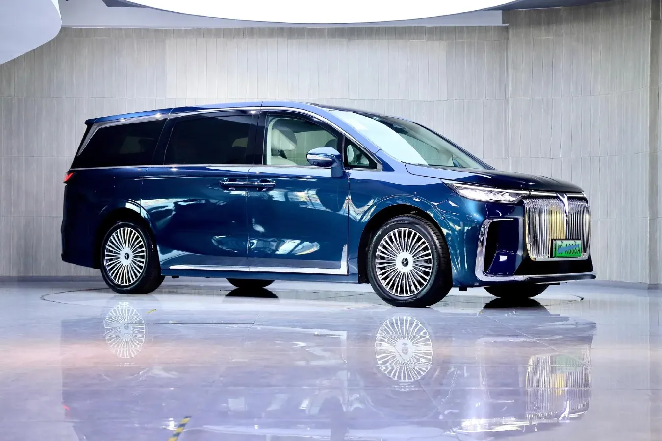 2025 Voyah Dream 1.5T 150HP L4 PHEV 41.7KWH,autocango,china used car exporter,china ev exporter,chinese used car exporter,chinese used ev exporter