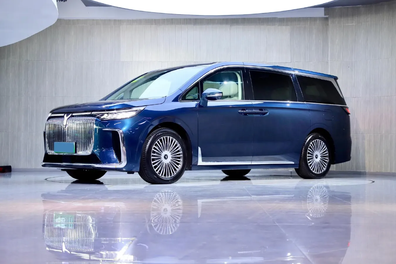 2025 Voyah Dream 1.5T 150HP L4 PHEV 41.7KWH,autocango,china used car exporter,china ev exporter,chinese used car exporter,chinese used ev exporter