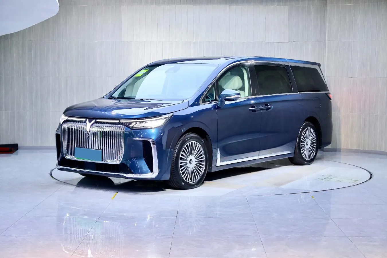 2025 Voyah Dream 1.5T 150HP L4 PHEV 41.7KWH,autocango,china used car exporter,china ev exporter,chinese used car exporter,chinese used ev exporter