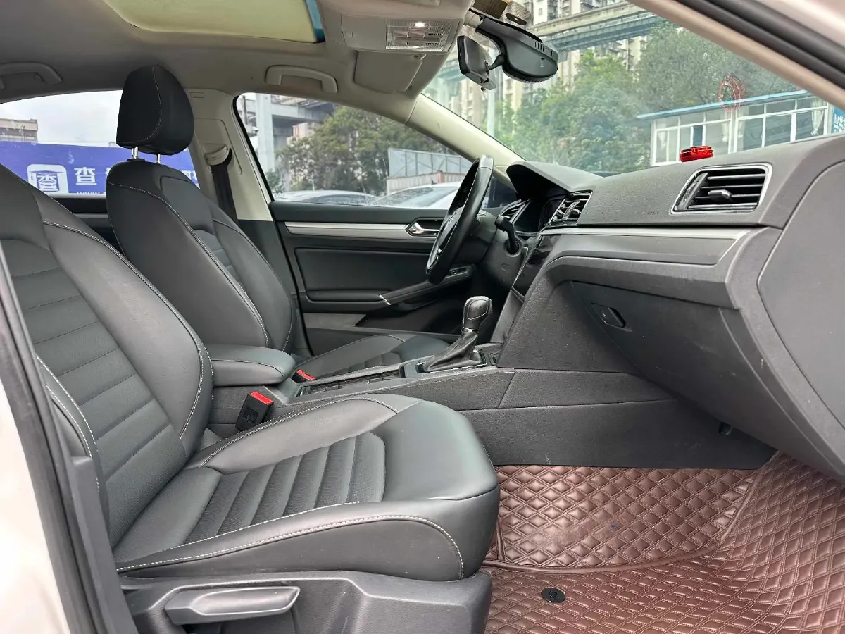 2021 Volkswagen T-Roc 1.4T 150HP L4 7DCT,autocango,china used car exporter,china ev exporter,chinese used car exporter,chinese used ev exporter