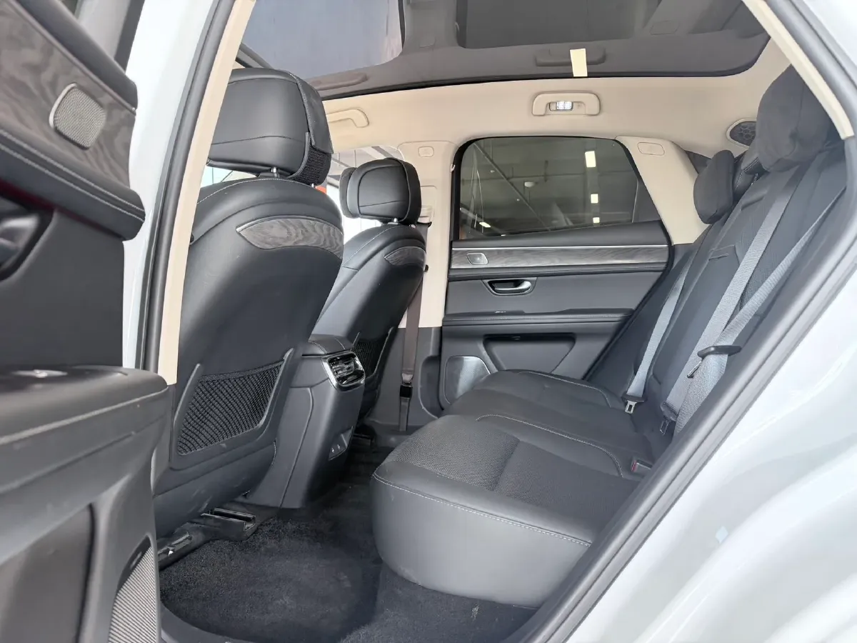 2022 Isuzu Mu-X 2.0T 220HP L4 8AT,autocango,china used car exporter,china ev exporter,chinese used car exporter,chinese used ev exporter