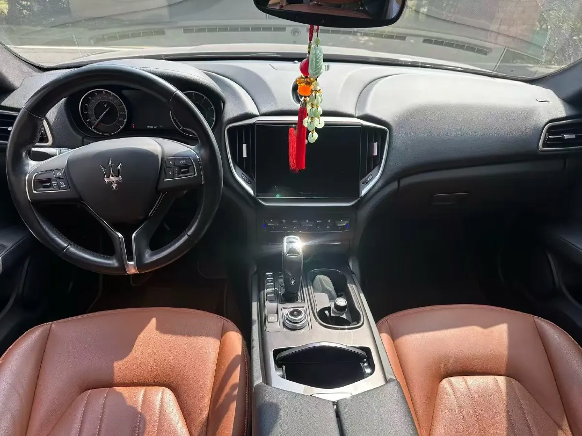 2021 Maserati Ghibli 2.0T 330HP L4 8AT,autocango,china used car exporter,china ev exporter,chinese used car exporter,chinese used ev exporter