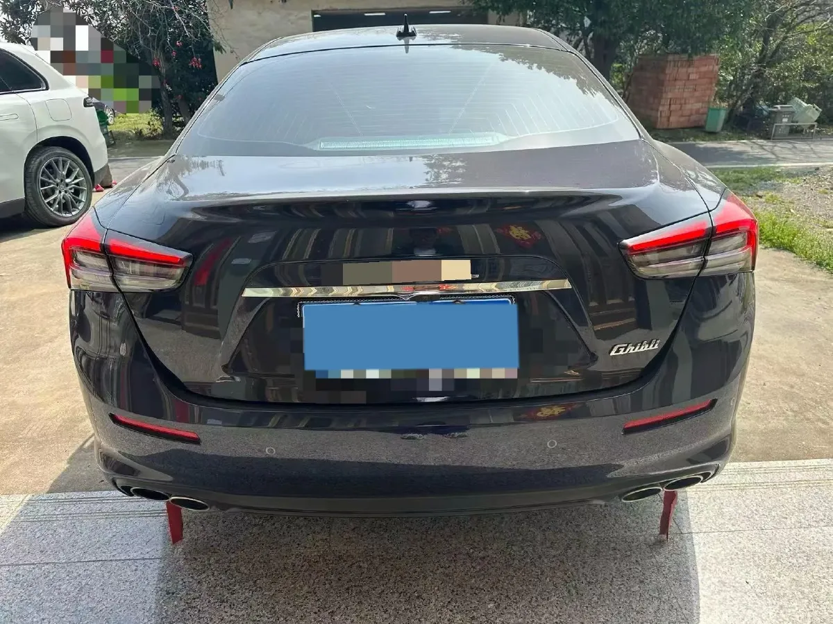 2021 Maserati Ghibli 2.0T 330HP L4 8AT,autocango,china used car exporter,china ev exporter,chinese used car exporter,chinese used ev exporter