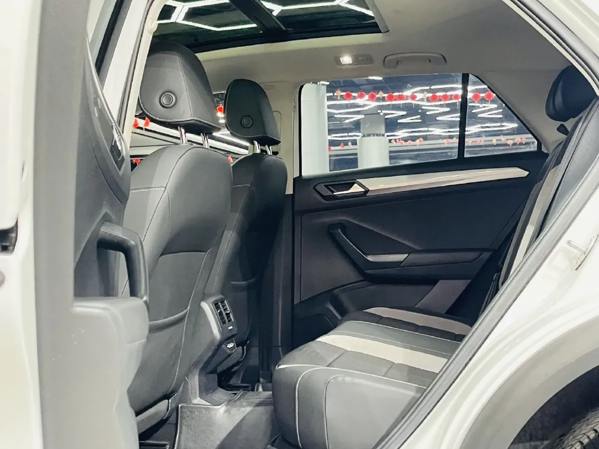 2021 Volkswagen T-Roc 1.4T 150HP L4 7DCT,autocango,china used car exporter,china ev exporter,chinese used car exporter,chinese used ev exporter