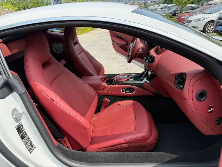 2023 Aston Martin V8 Vantage 4.0T 510HP V8 8AT,autocango,china used car exporter,china ev exporter,chinese used car exporter,chinese used ev exporter