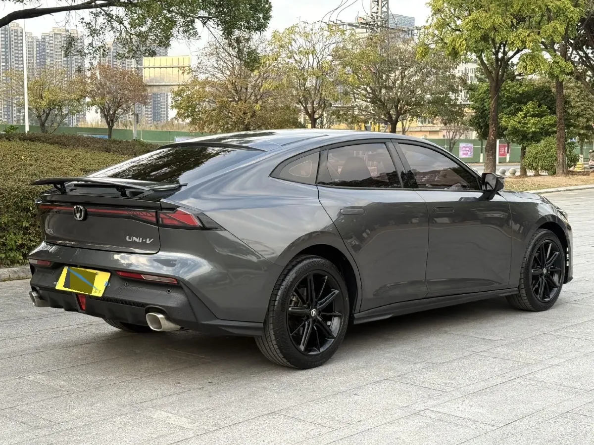 2023 ChangAn UNI-V 1.5T 188HP L4 7DCT,autocango,china used car exporter,china ev exporter,chinese used car exporter,chinese used ev exporter