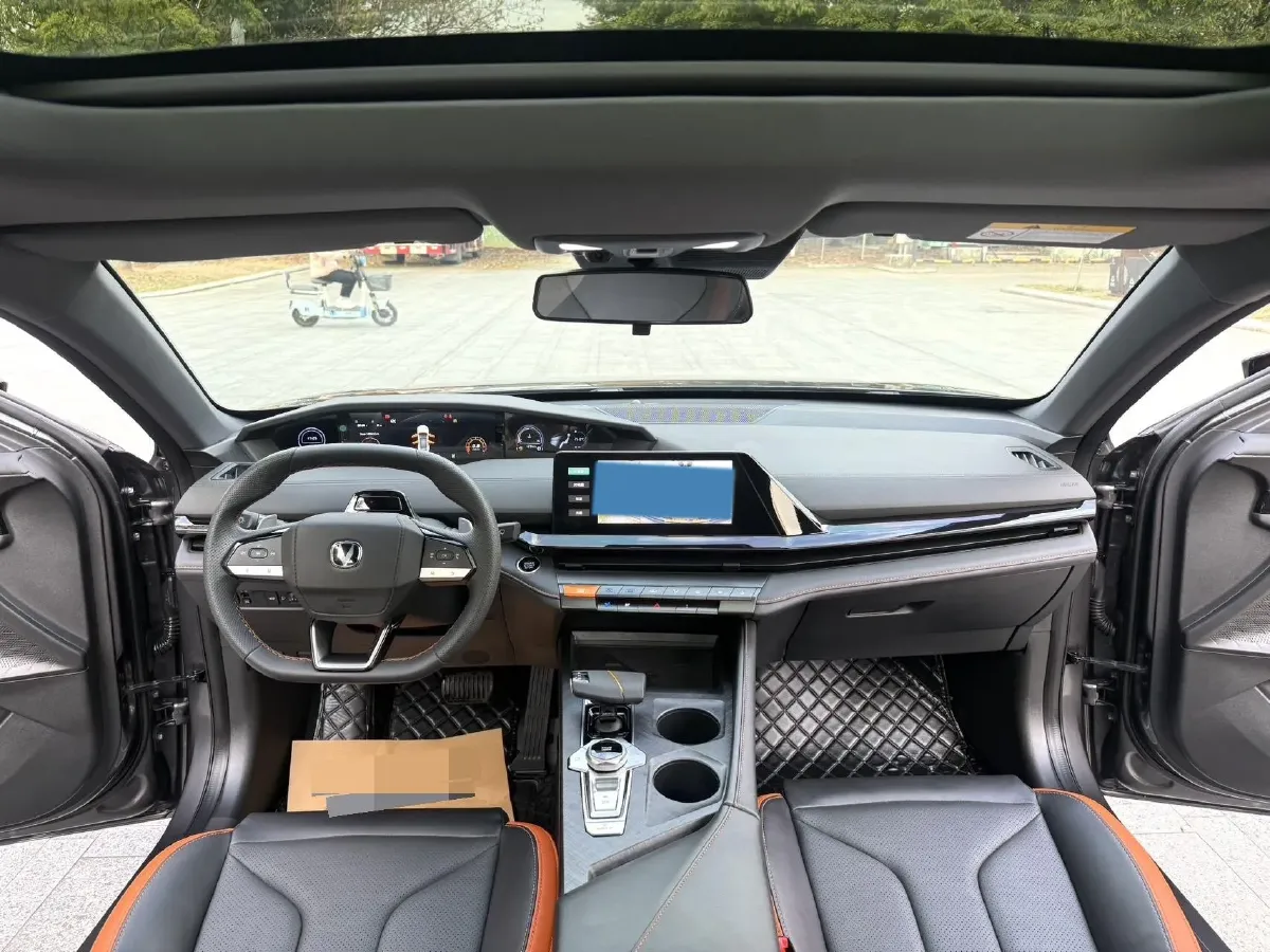 2023 ChangAn UNI-V 1.5T 188HP L4 7DCT,autocango,china used car exporter,china ev exporter,chinese used car exporter,chinese used ev exporter