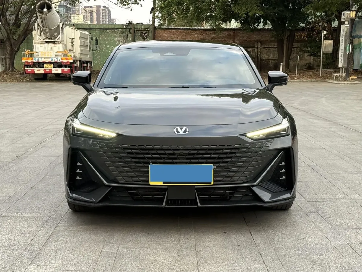 2023 ChangAn UNI-V 1.5T 188HP L4 7DCT,autocango,china used car exporter,china ev exporter,chinese used car exporter,chinese used ev exporter