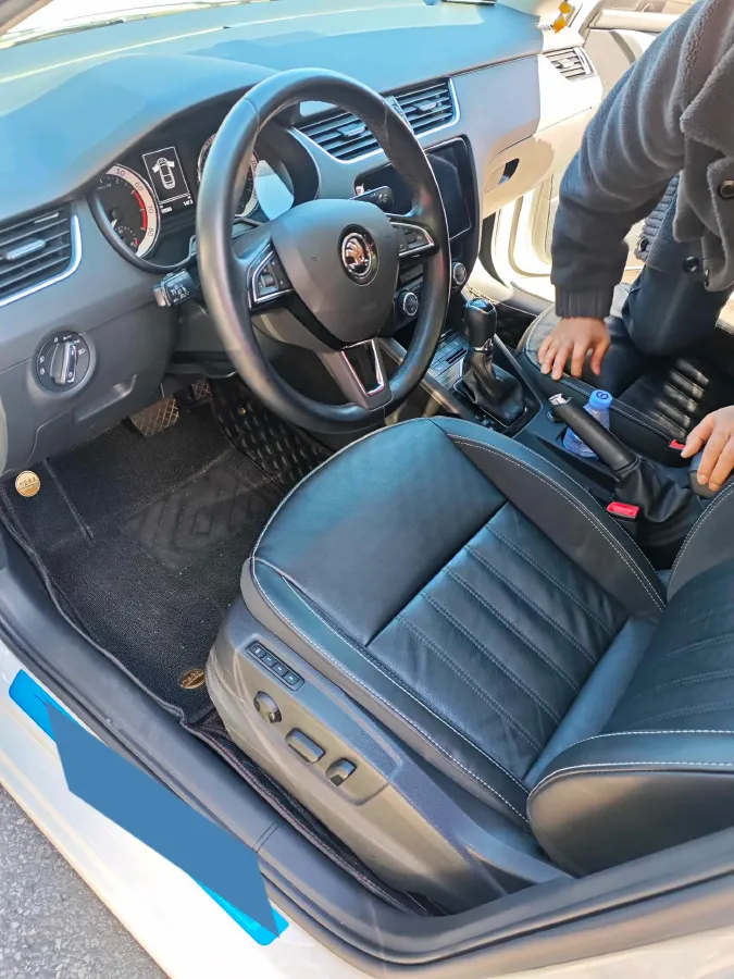 2019 Skoda Octavia 1.4T 150HP L4 7DCT,autocango,china used car exporter,china ev exporter,chinese used car exporter,chinese used ev exporter