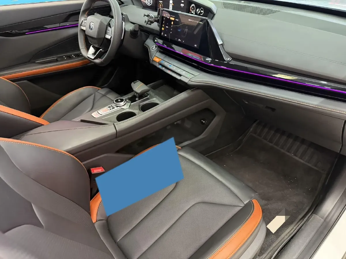 2023 ChangAn UNI-V 1.5T 188HP L4 7DCT,autocango,china used car exporter,china ev exporter,chinese used car exporter,chinese used ev exporter