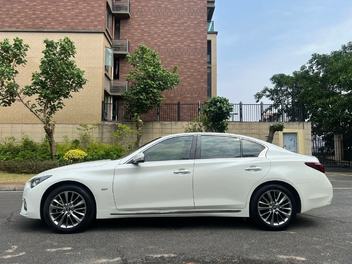 2018 Jeep Grand Commander 2.0T 265HP L4 9AT,autocango,china used car exporter,china ev exporter,chinese used car exporter,chinese used ev exporter