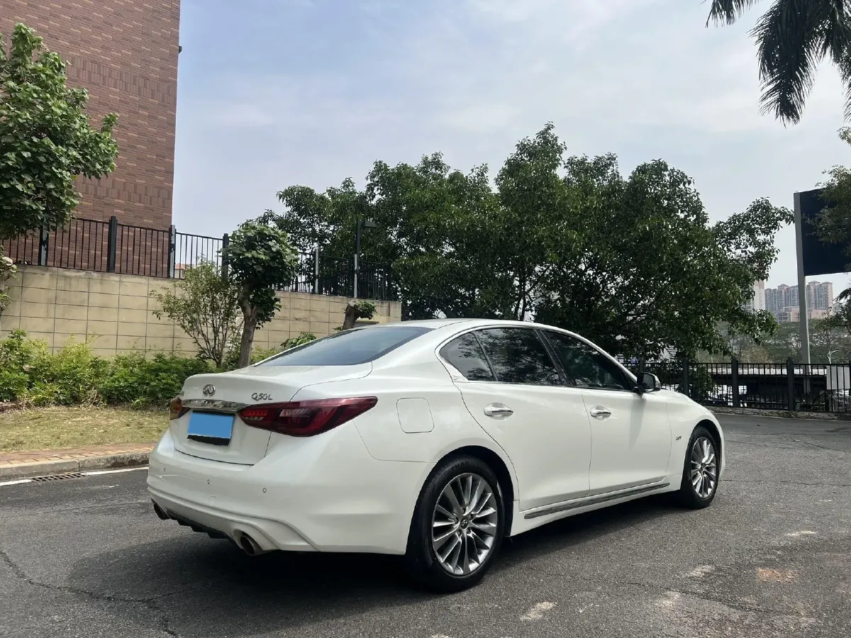 2018 Jeep Grand Commander 2.0T 265HP L4 9AT,autocango,china used car exporter,china ev exporter,chinese used car exporter,chinese used ev exporter