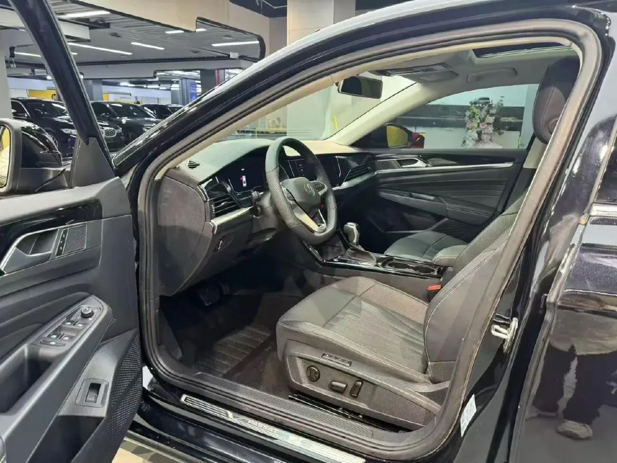 2025 Volkswagen Passat 2.0T 220HP L4 7DCT,autocango,china used car exporter,china ev exporter,chinese used car exporter,chinese used ev exporter