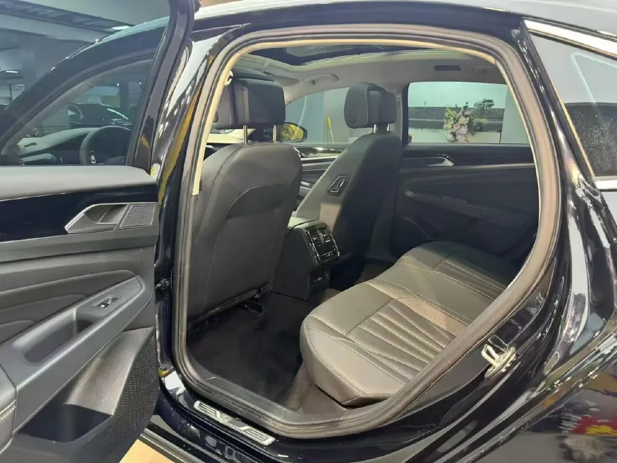 2025 Volkswagen Passat 2.0T 220HP L4 7DCT,autocango,china used car exporter,china ev exporter,chinese used car exporter,chinese used ev exporter