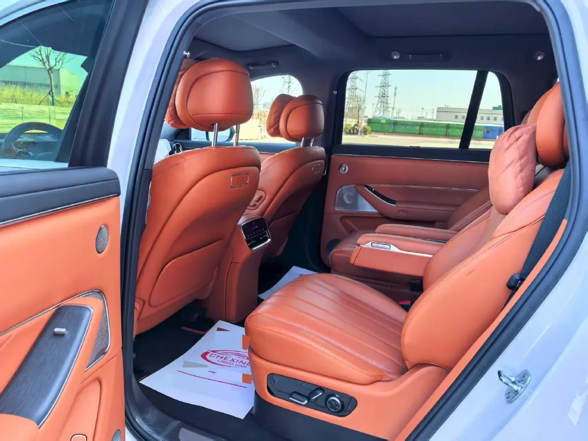 2025 AITO AITO M8 REEV 160HP REEV 37KWH,autocango,china used car exporter,china ev exporter,chinese used car exporter,chinese used ev exporter