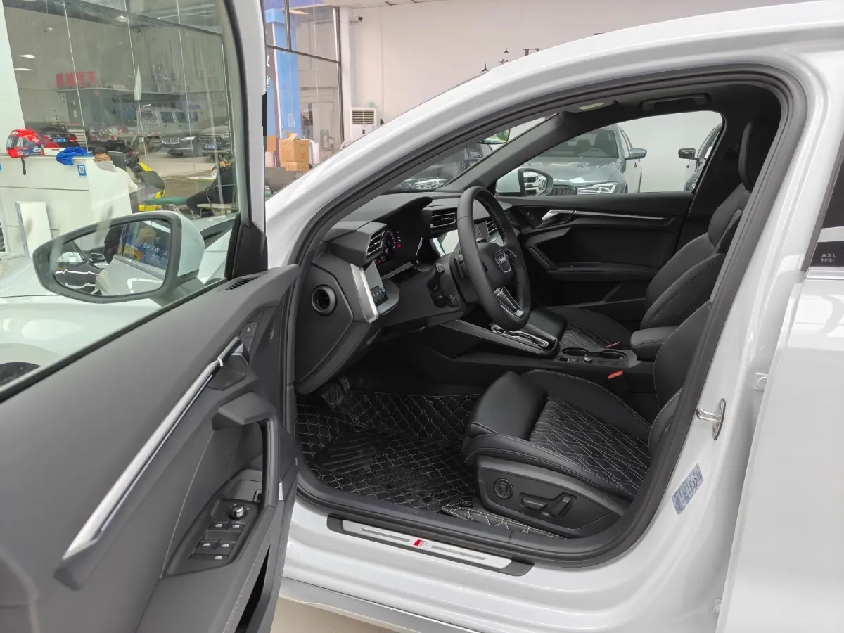 2025 Audi A3 1.5T 160HP L4 7DCT,autocango,china used car exporter,china ev exporter,chinese used car exporter,chinese used ev exporter