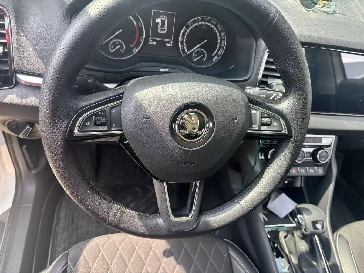 2021 Skoda Karoq 1.4T 150HP L4 7DCT,autocango,china used car exporter,china ev exporter,chinese used car exporter,chinese used ev exporter