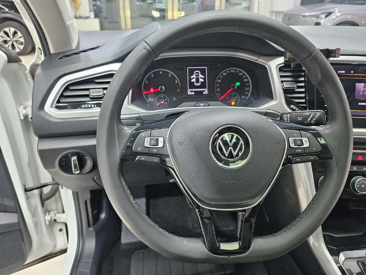 2021 Volkswagen T-Roc 1.4T 150HP L4 7DCT,autocango,china used car exporter,china ev exporter,chinese used car exporter,chinese used ev exporter