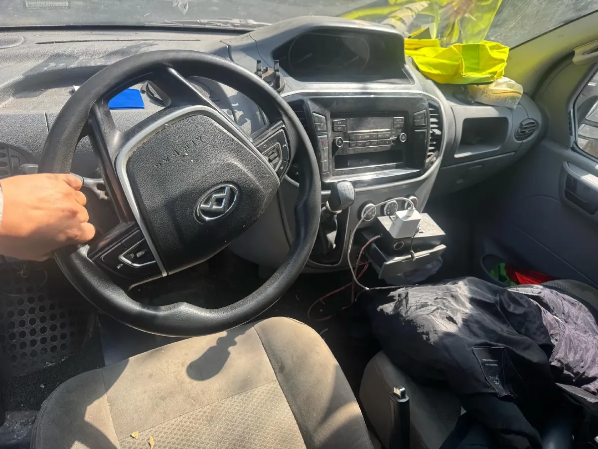 2023 MAXUS XinTu V80 2.0T 139HP L4 6MT,autocango,china used car exporter,china ev exporter,chinese used car exporter,chinese used ev exporter