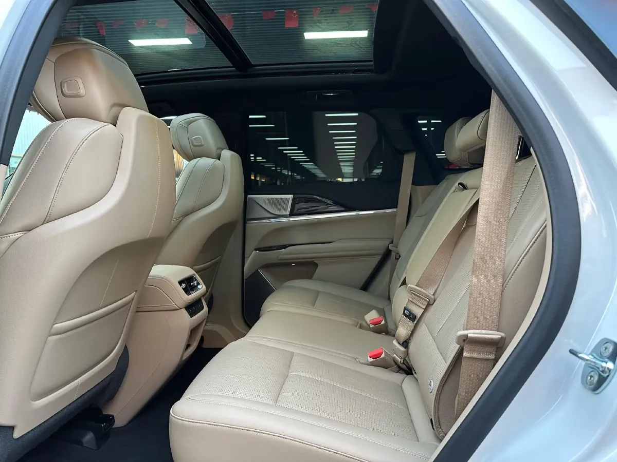 2025 Cadillac XT5 2.0T 237HP L4 9AT,autocango,china used car exporter,china ev exporter,chinese used car exporter,chinese used ev exporter