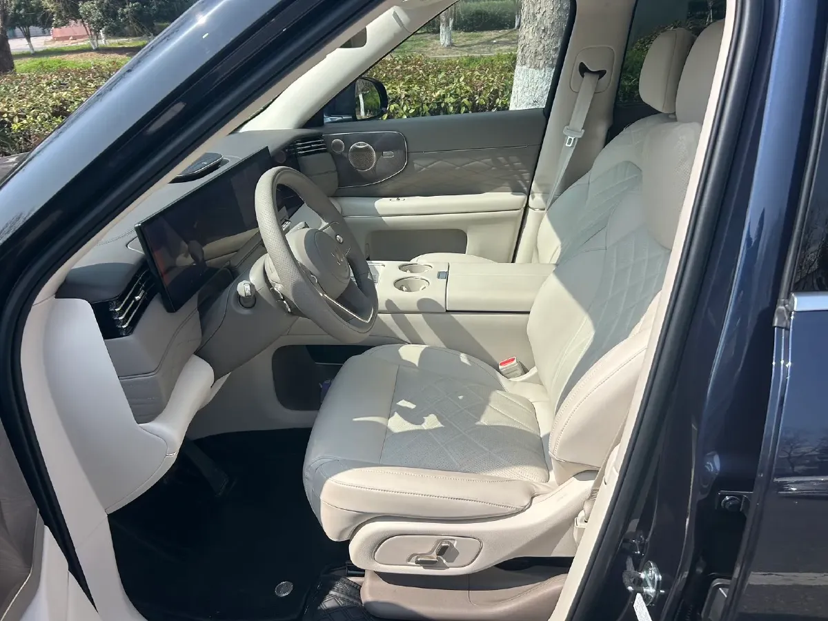 2026 IM LS9 REEV 155HP REEV,autocango,china used car exporter,china ev exporter,chinese used car exporter,chinese used ev exporter