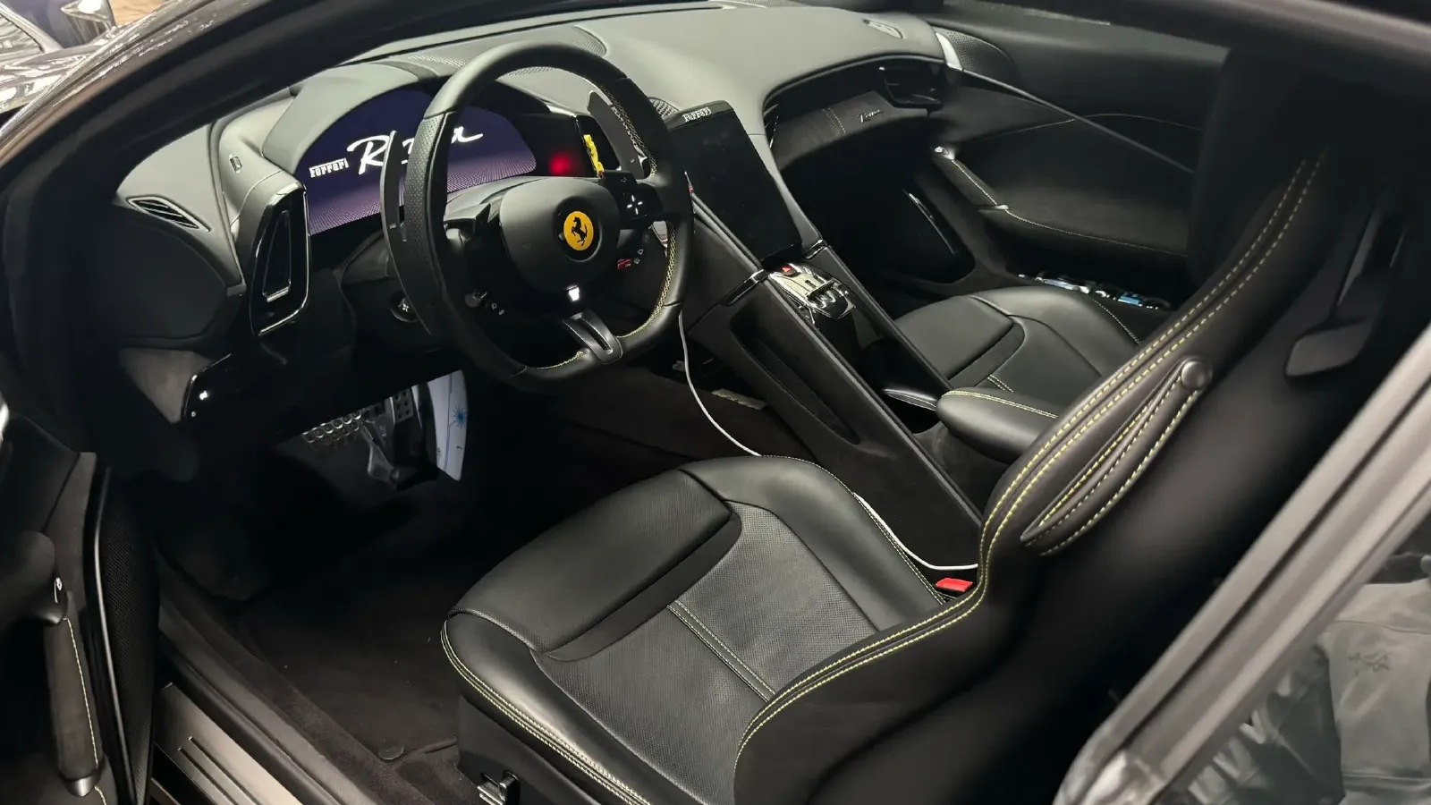 2020 Ferrari Roma 3.9T 620HP V8 8DCT,autocango,china used car exporter,china ev exporter,chinese used car exporter,chinese used ev exporter