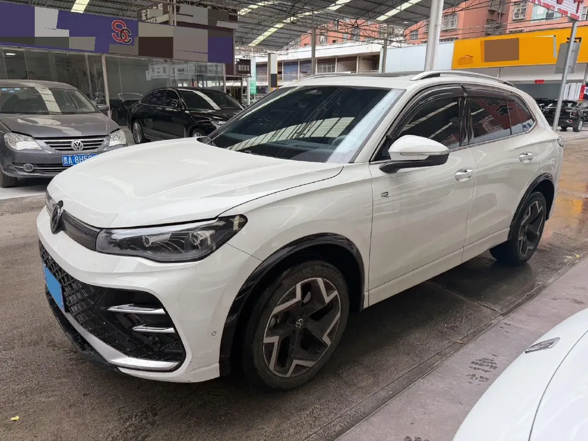 2024 Volkswagen Tiguan L 2.0T 186HP L4 7DCT,autocango,china used car exporter,china ev exporter,chinese used car exporter,chinese used ev exporter