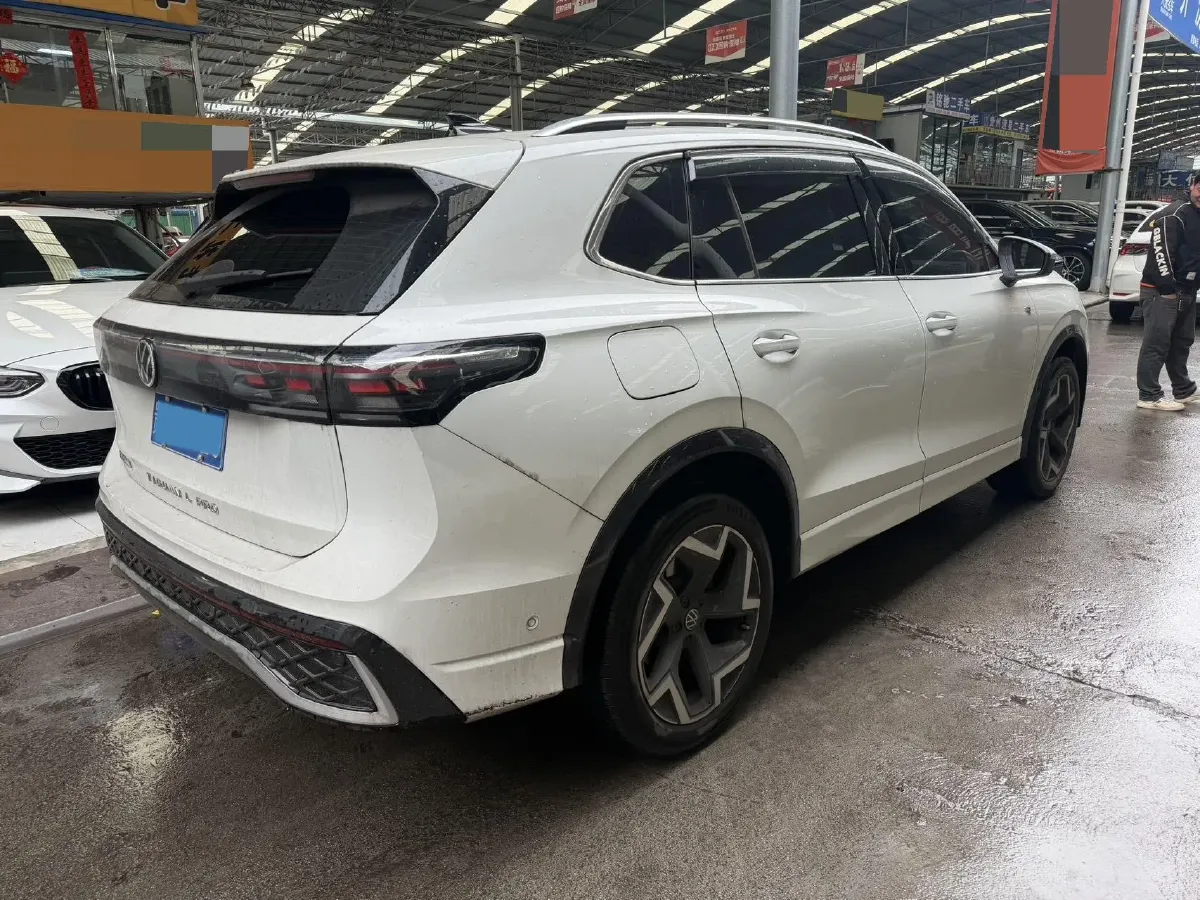 2024 Volkswagen Tiguan L 2.0T 186HP L4 7DCT,autocango,china used car exporter,china ev exporter,chinese used car exporter,chinese used ev exporter