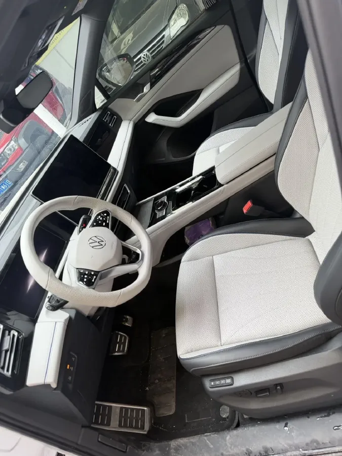 2024 Volkswagen Tiguan L 2.0T 186HP L4 7DCT,autocango,china used car exporter,china ev exporter,chinese used car exporter,chinese used ev exporter