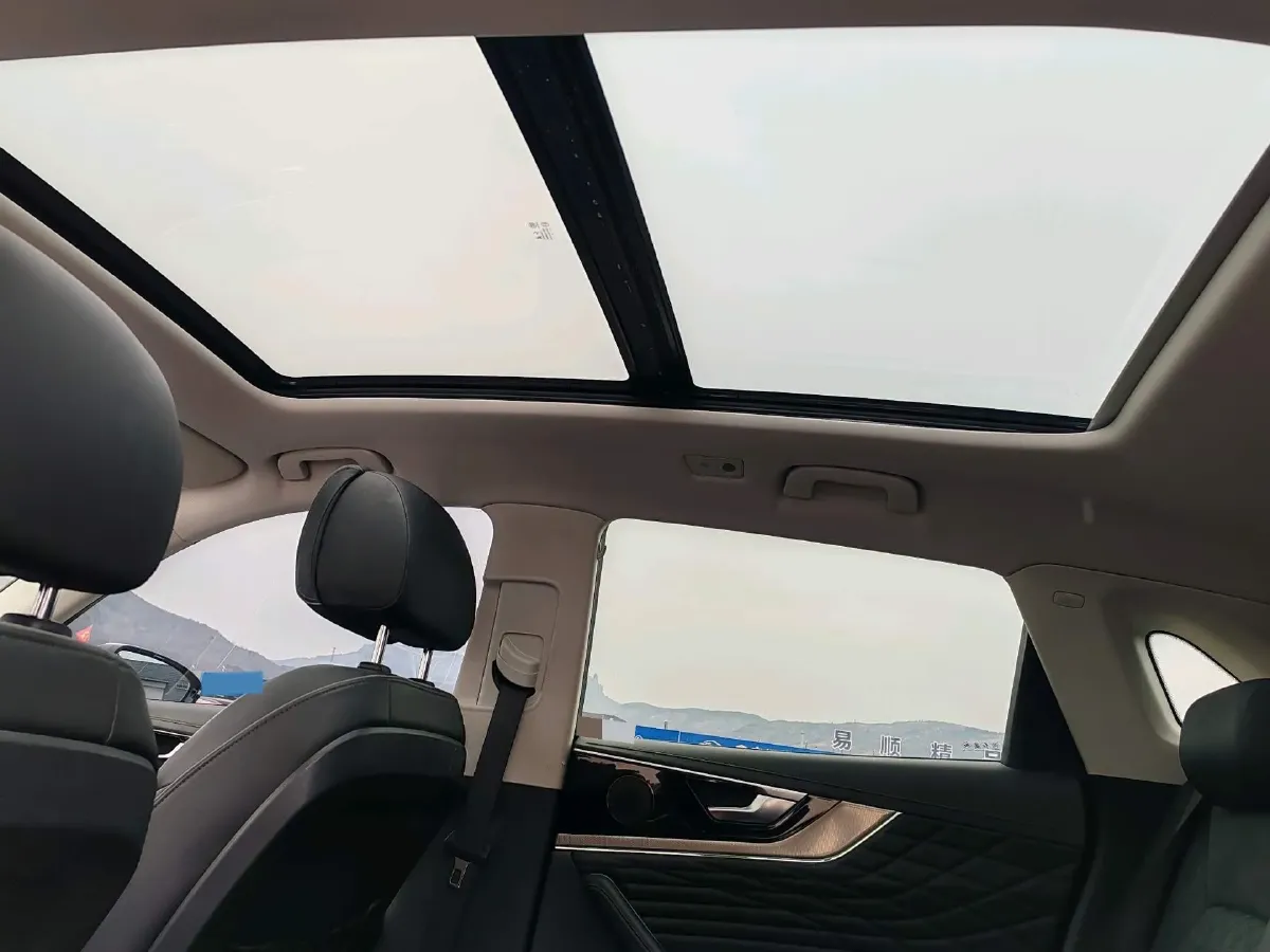 2022 HongQi HS5 2.0T 224HP L4 6AT,autocango,china used car exporter,china ev exporter,chinese used car exporter,chinese used ev exporter