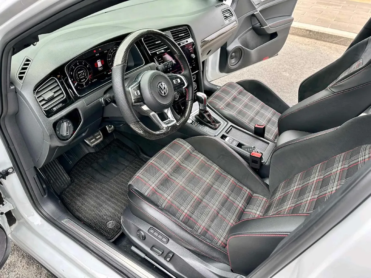 2018 Volkswagen GolfGTI 2.0T 220HP L4 7DCT,autocango,china used car exporter,china ev exporter,chinese used car exporter,chinese used ev exporter