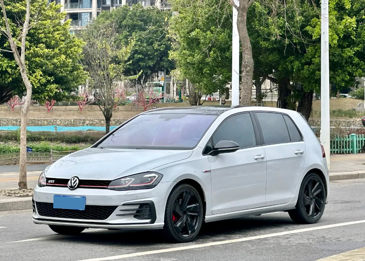 2018 Volkswagen GolfGTI 2.0T 220HP L4 7DCT,autocango,china used car exporter,china ev exporter,chinese used car exporter,chinese used ev exporter