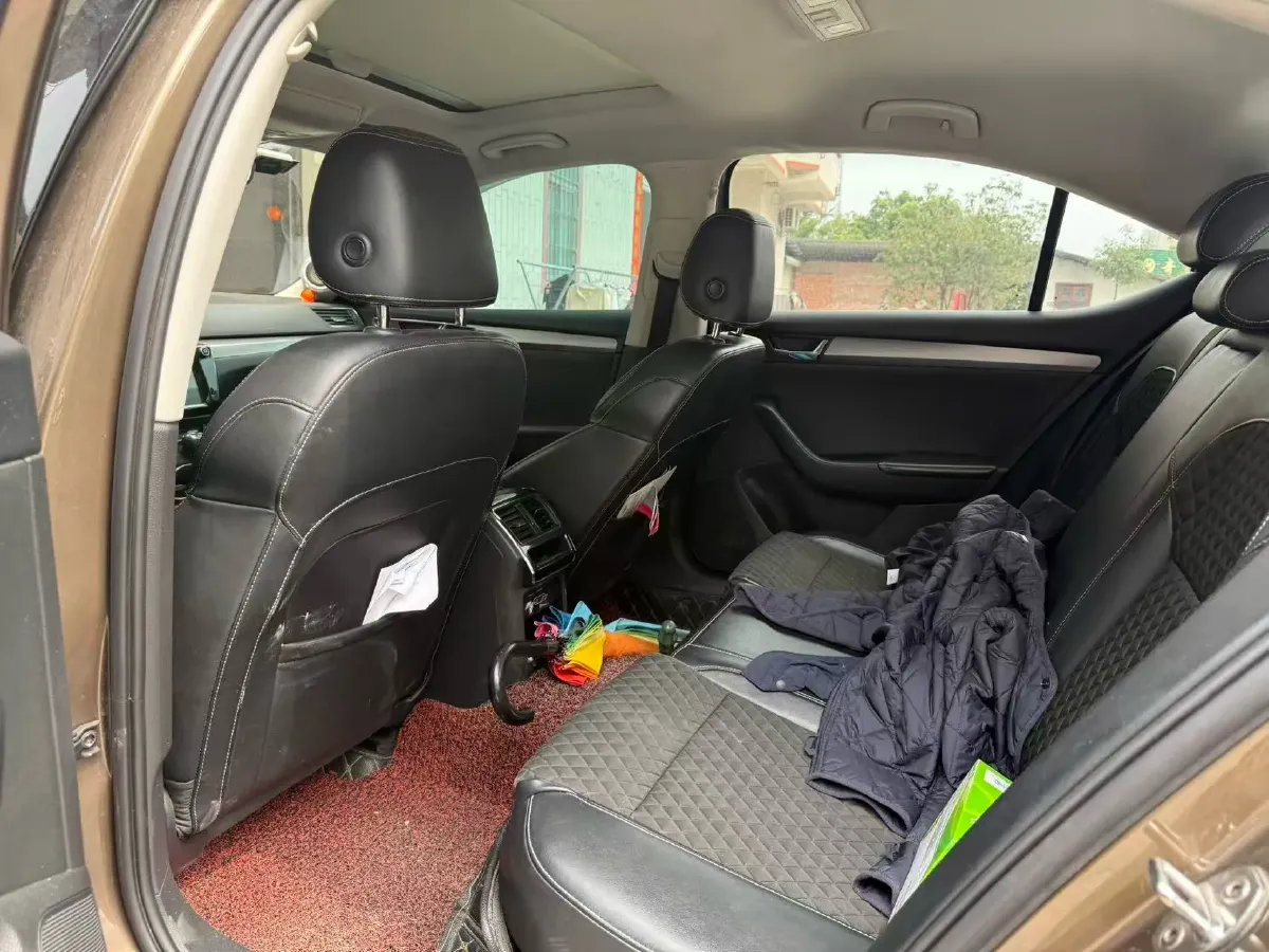 2018 Skoda Superb 1.8T 180HP L4 7DCT,autocango,china used car exporter,china ev exporter,chinese used car exporter,chinese used ev exporter