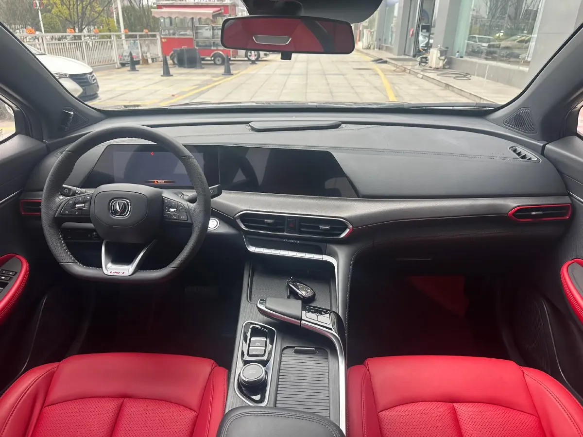 2021 ChangAn UNI-T 1.5T 180HP L4 7DCT,autocango,china used car exporter,china ev exporter,chinese used car exporter,chinese used ev exporter