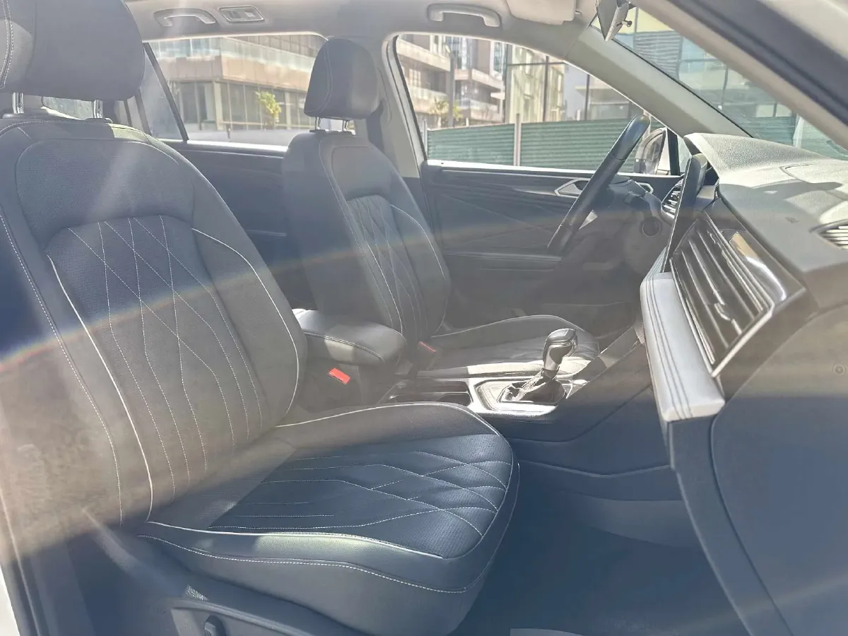 2023 Volkswagen Tiguan L 1.5T 160HP L4 7DCT,autocango,china used car exporter,china ev exporter,chinese used car exporter,chinese used ev exporter