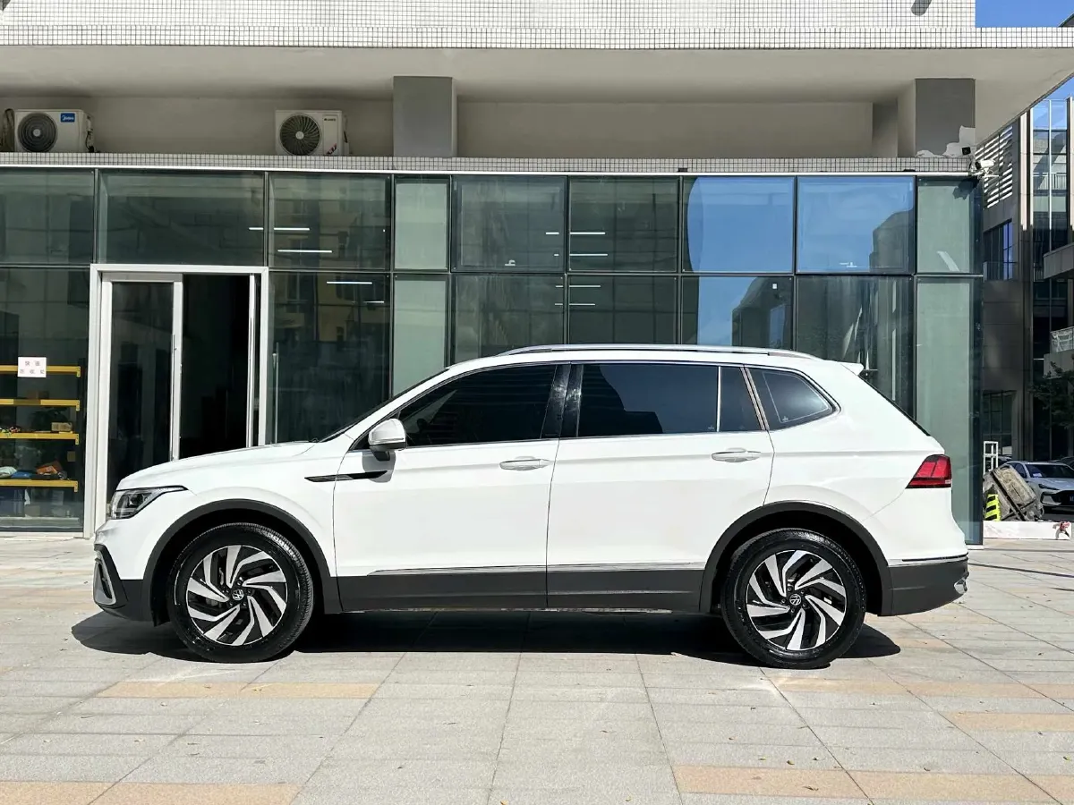 2023 Volkswagen Tiguan L 1.5T 160HP L4 7DCT,autocango,china used car exporter,china ev exporter,chinese used car exporter,chinese used ev exporter