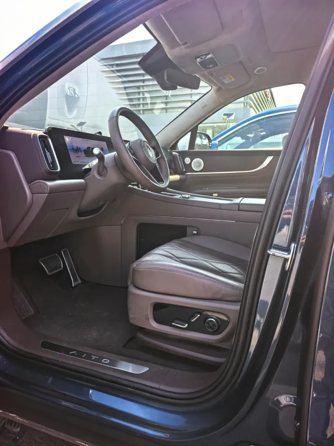 2024 AITO AITO M9 1.5T 152HP L4 REEV 42KWH,autocango,china used car exporter,china ev exporter,chinese used car exporter,chinese used ev exporter