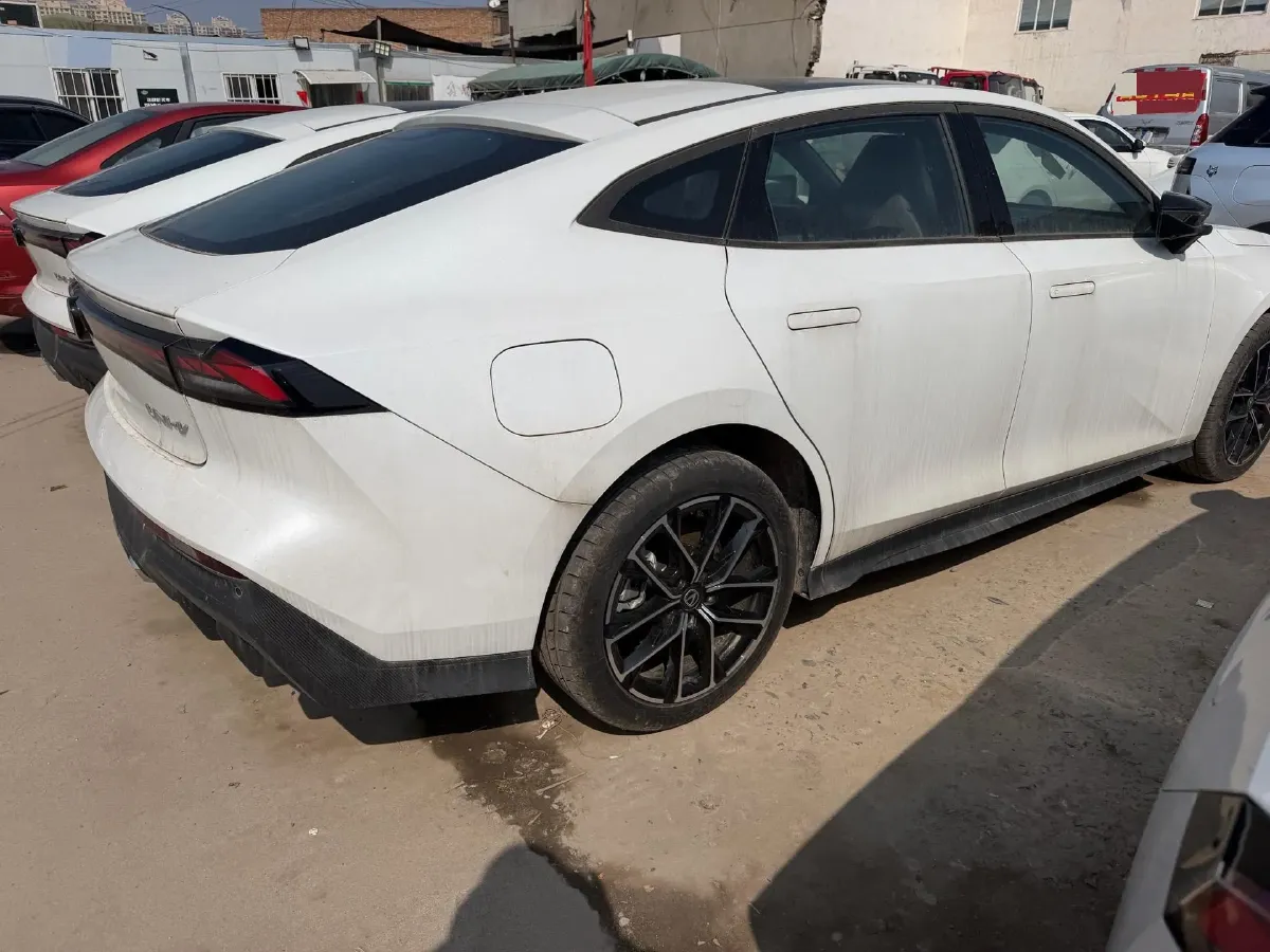 2024 ChangAn UNI-V iDD 1.5L 110HP L4 E-CVT PHEV 18.99KWH,autocango,china used car exporter,china ev exporter,chinese used car exporter,chinese used ev exporter