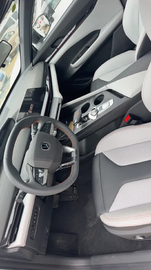 2024 ChangAn UNI-V iDD 1.5L 110HP L4 E-CVT PHEV 18.99KWH,autocango,china used car exporter,china ev exporter,chinese used car exporter,chinese used ev exporter