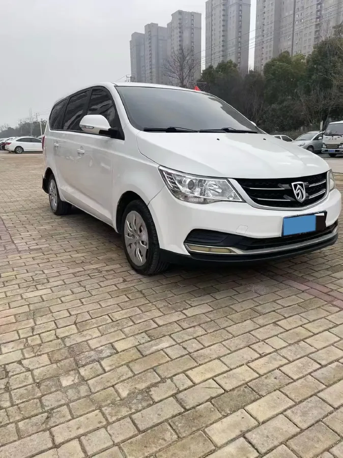 2019 BaoJun 730 1.5L 105HP L4 6MT,autocango,china used car exporter,china ev exporter,chinese used car exporter,chinese used ev exporter