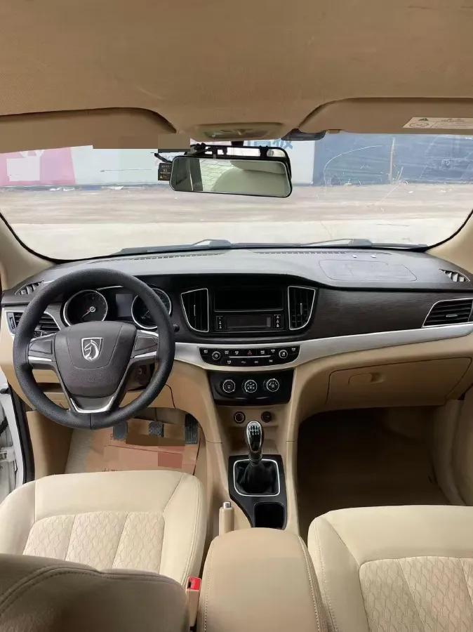 2019 BaoJun 730 1.5L 105HP L4 6MT,autocango,china used car exporter,china ev exporter,chinese used car exporter,chinese used ev exporter