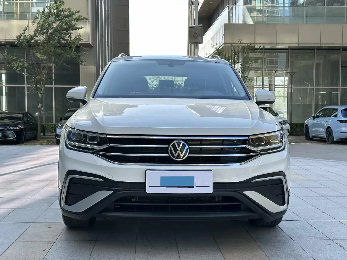 2023 Volkswagen Tiguan L 1.5T 160HP L4 7DCT,autocango,china used car exporter,china ev exporter,chinese used car exporter,chinese used ev exporter