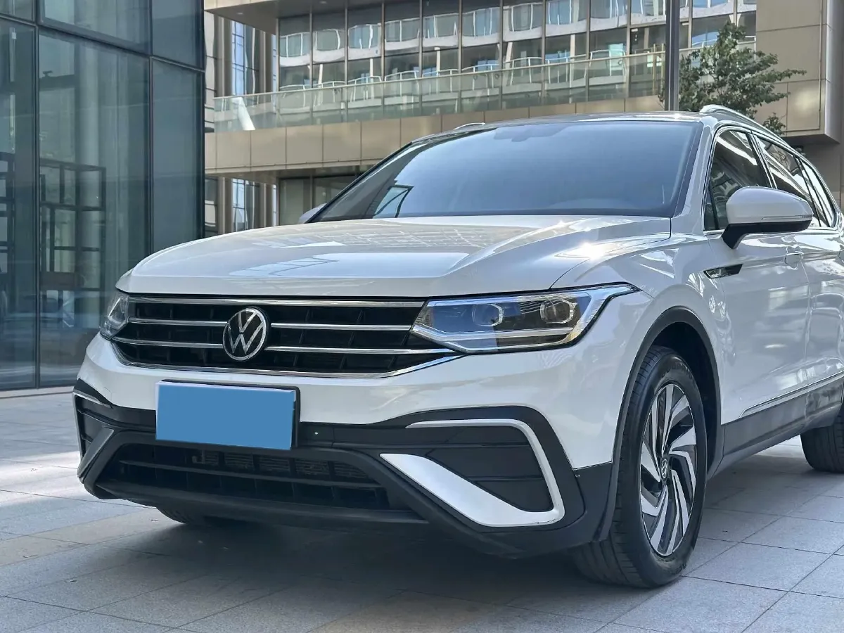 2023 Volkswagen Tiguan L 1.5T 160HP L4 7DCT,autocango,china used car exporter,china ev exporter,chinese used car exporter,chinese used ev exporter